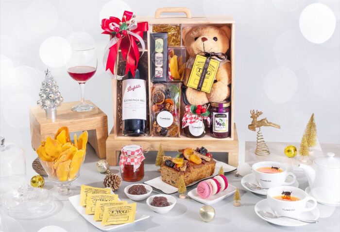 Celebrate the Season with the Carlton Festive Hamper - TRAVELINDEX